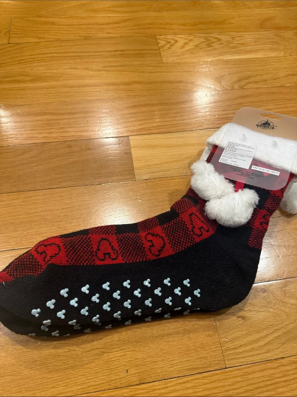 NWT Disney park’s holiday fuzzy plush slippers socks .